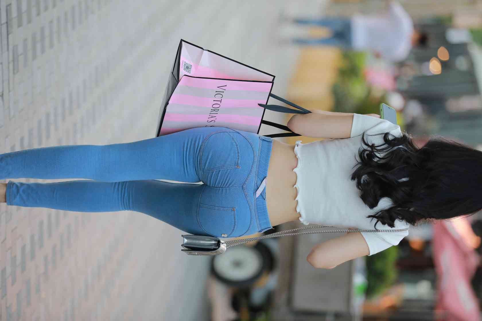 图片[2]-非常漂亮的紧身牛仔裤女孩【115P】04016-小李街拍