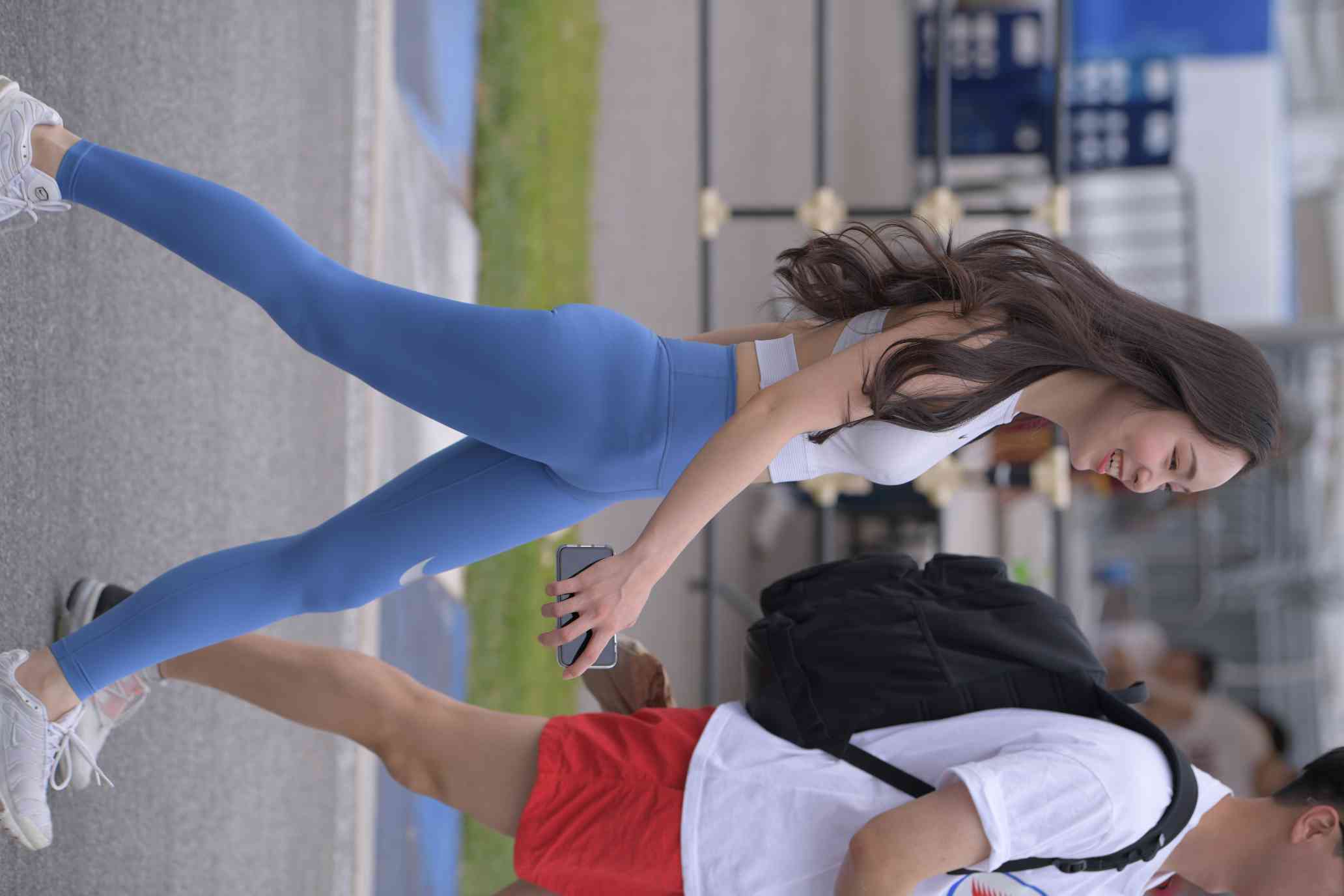 图片[4]-陪男朋友逛街的瑜伽裤女孩【74P】04034-小李街拍