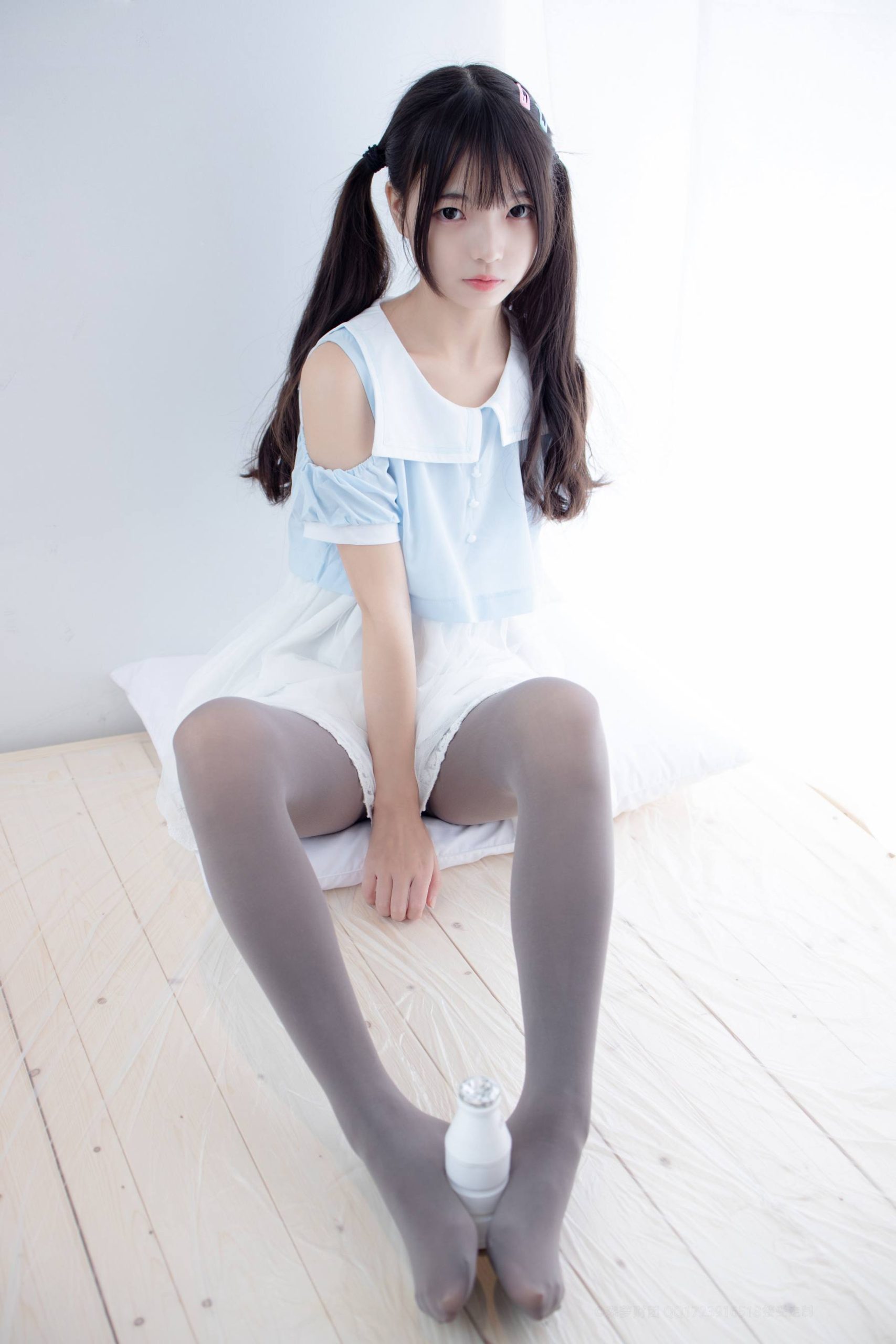 图片[1]-超级甜美的灰丝小姑娘【86P】20005-小李街拍