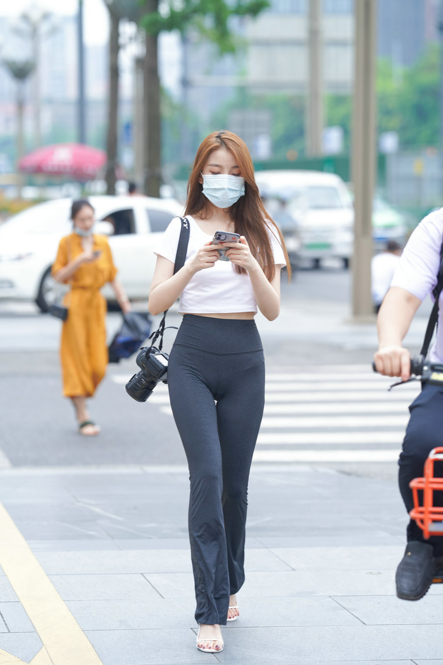 图片[3]-玩单反机的瑜伽裤女孩  J1270 498P5V-28.6GB-小李街拍