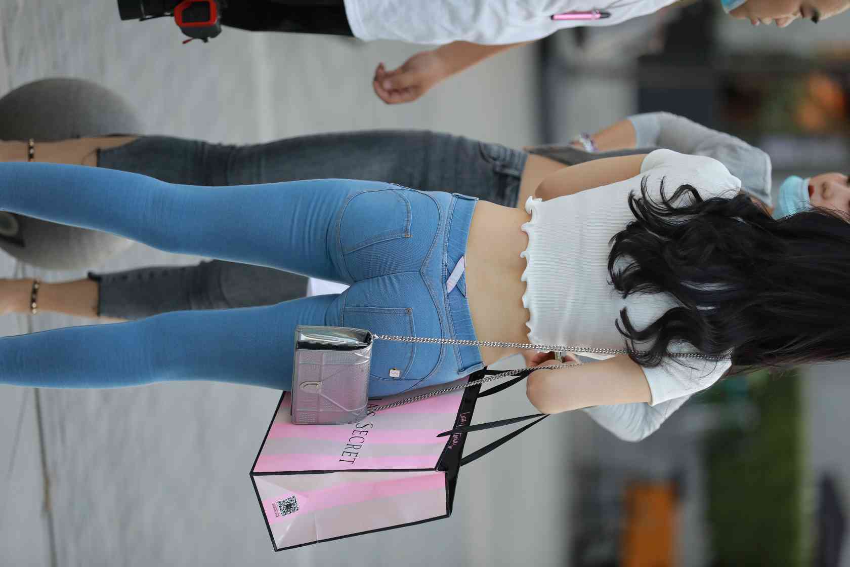 图片[5]-非常漂亮的紧身牛仔裤女孩【115P】04016-小李街拍