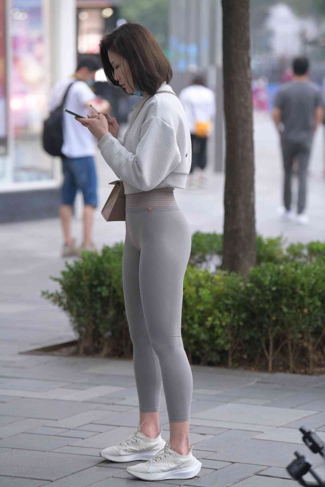 身材很好的短发瑜伽裤姑娘【157P】04015-小李街拍