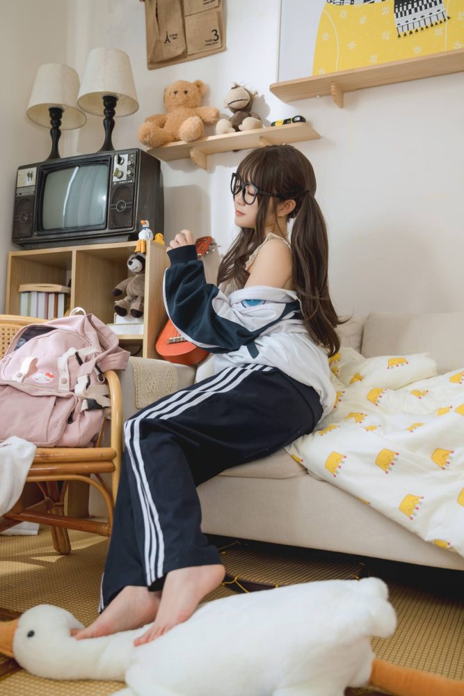 穿校服的双马尾女孩【64P】20010-小李街拍