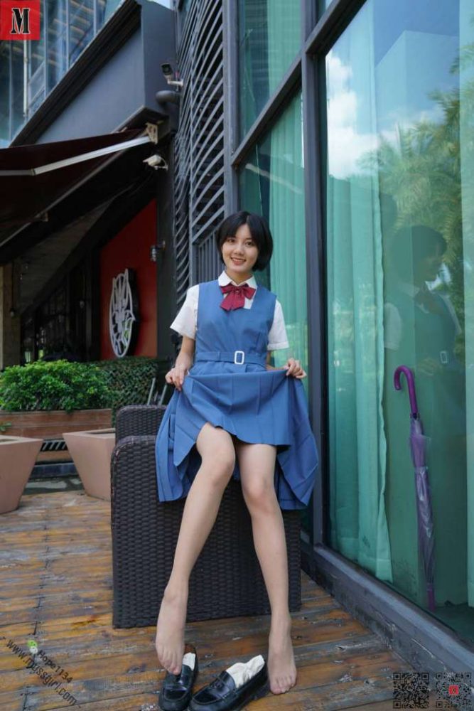 一副学生模样的短发姑娘【112P】20023-小李街拍