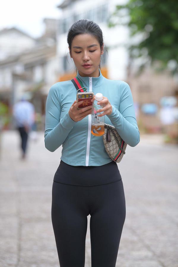 结束完了一天的瑜伽训练【254P】00011-小李街拍