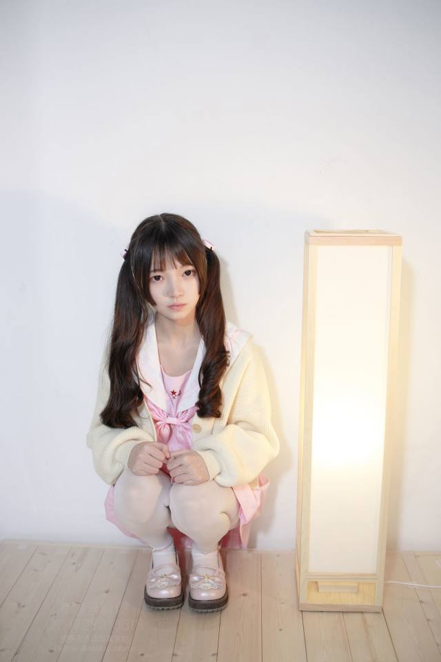 图片[2]-好像有什么心事的白丝双马尾女孩【59P】20022-小李街拍