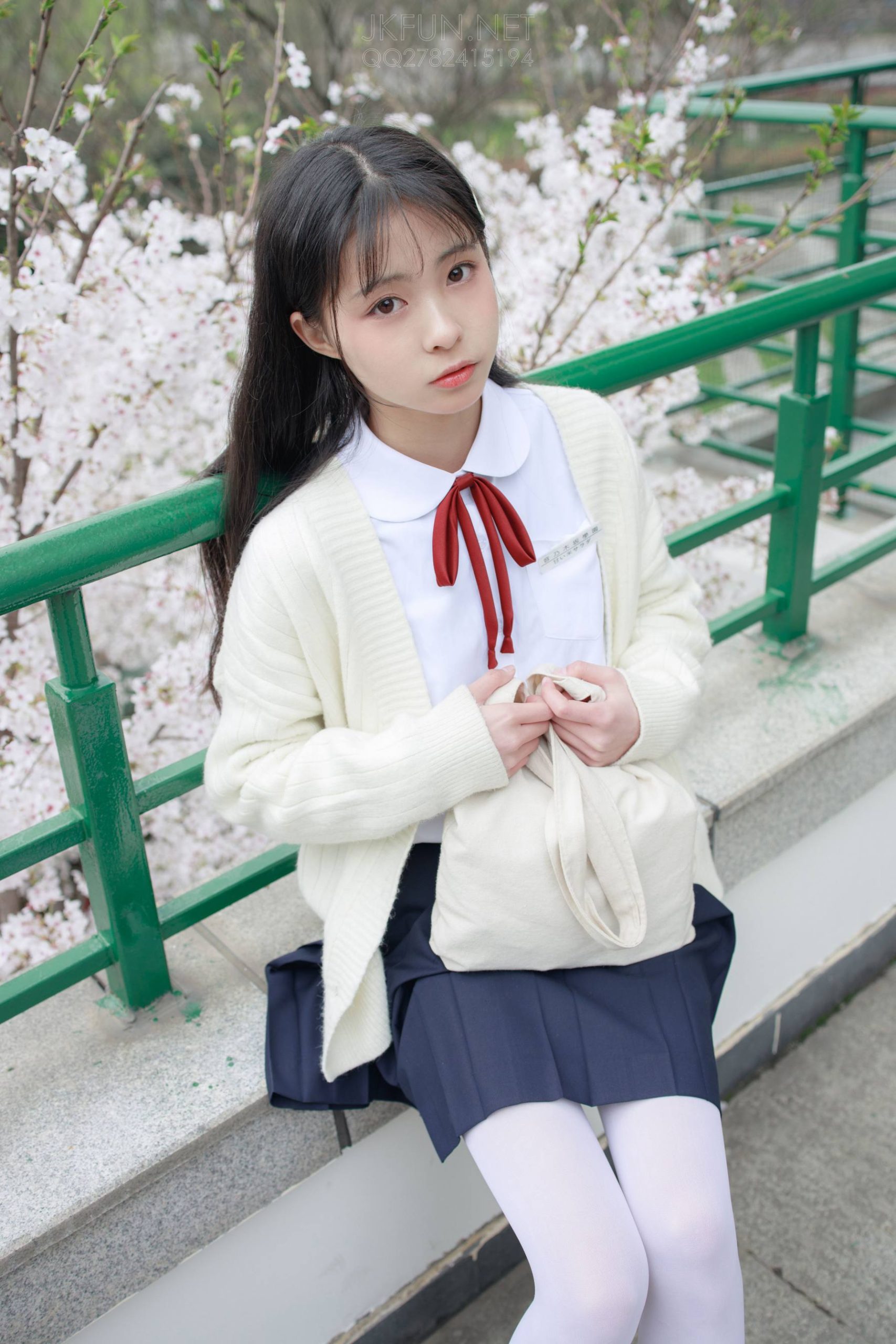 图片[1]-甜美可人的白丝姑娘【127P】20011-小李街拍