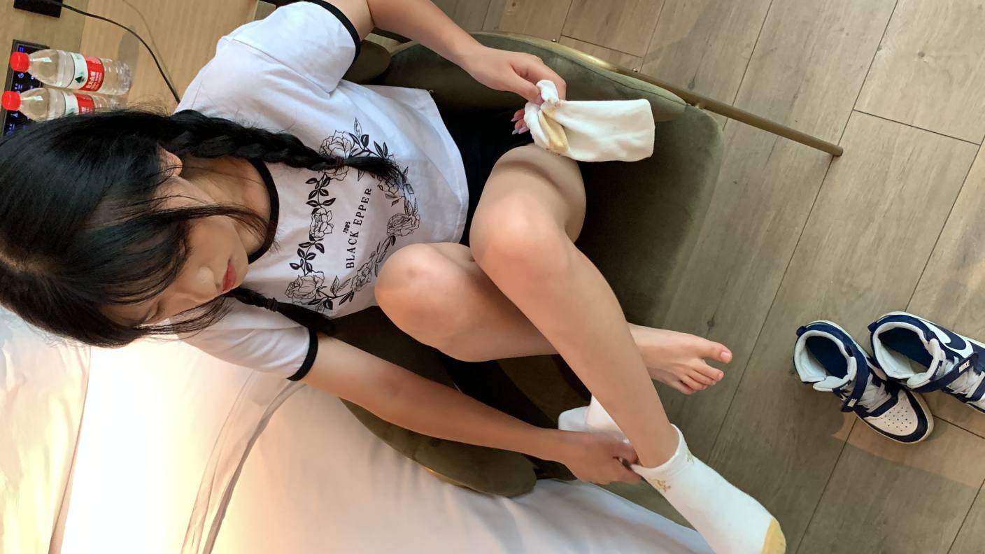 图片[2]-调皮的白袜女孩【149P】20017-小李街拍