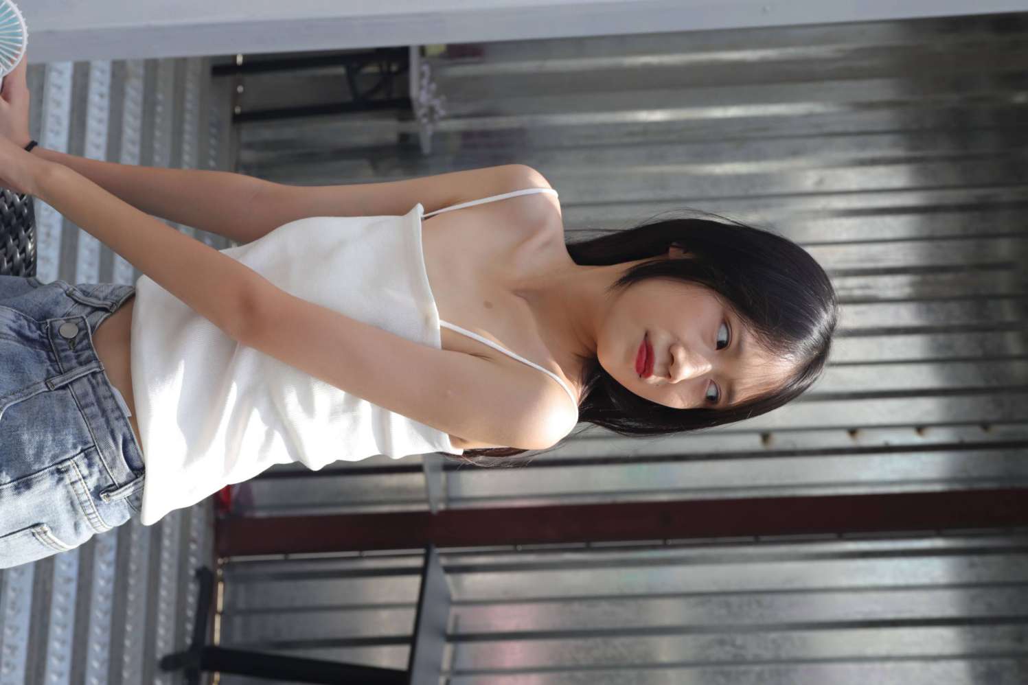 图片[7]-坐在草地上的长发女孩【172P】20012-小李街拍