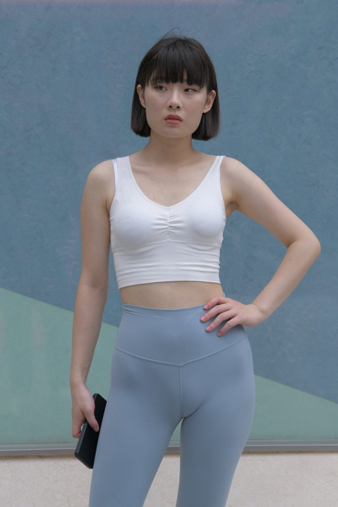 短发女孩J4175 379P2V-26.5GB-小李街拍