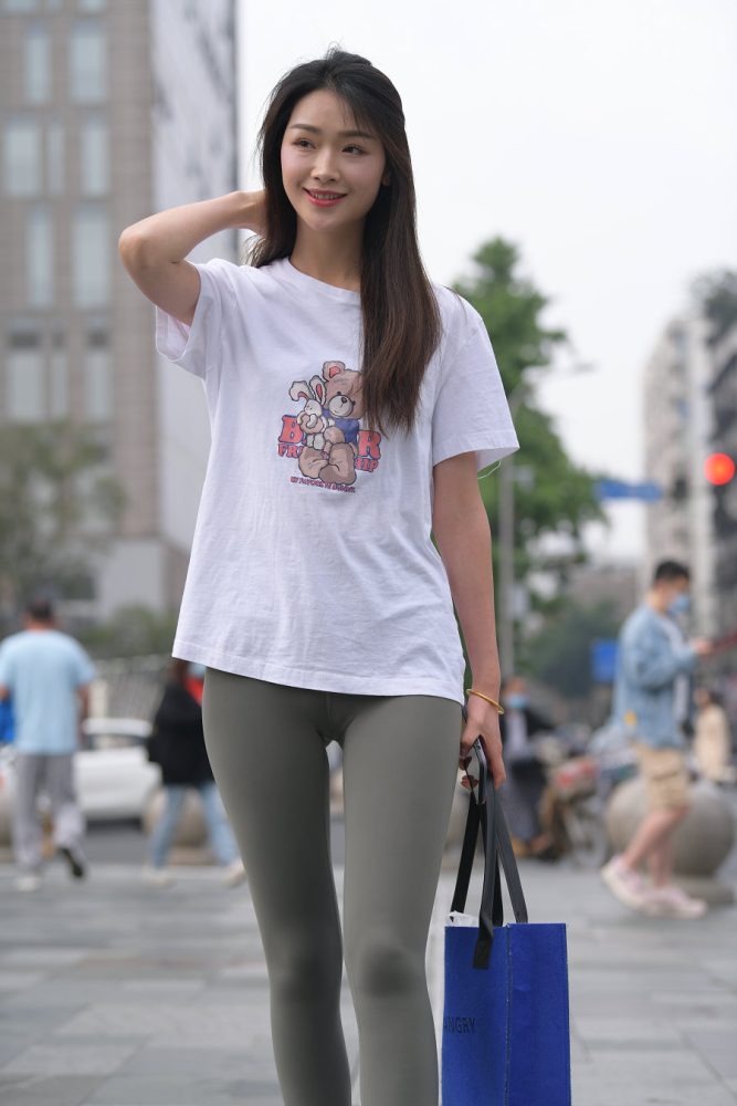 一身休闲装的瑜伽裤女孩J2961 709P1V-24.1GB-小李街拍