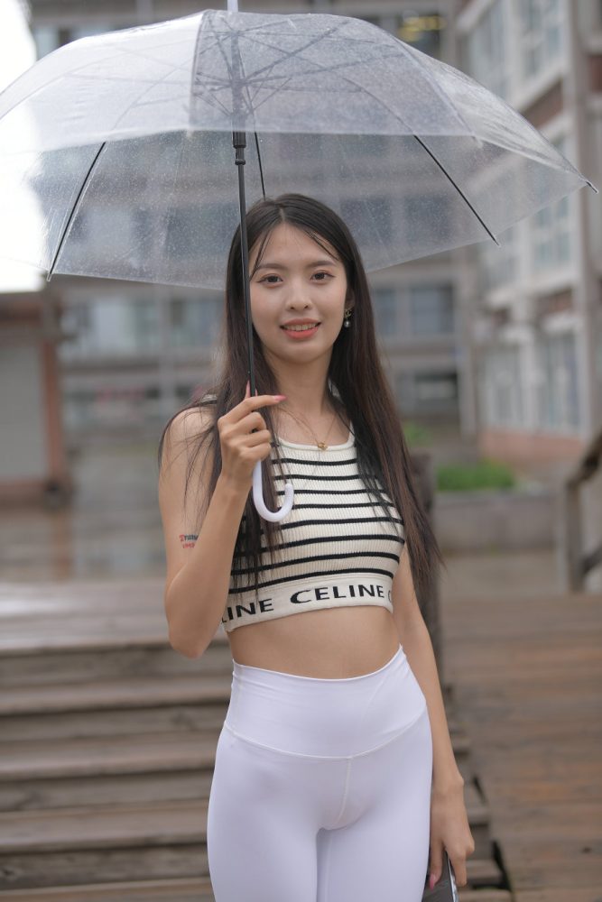 打伞的白色瑜伽裤女孩J2986 622P1V-22.06GB-小李街拍