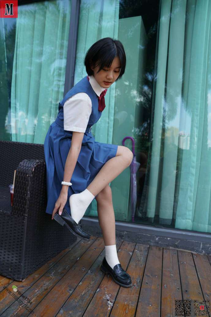 图片[3]-一副学生模样的短发姑娘【112P】20023-小李街拍