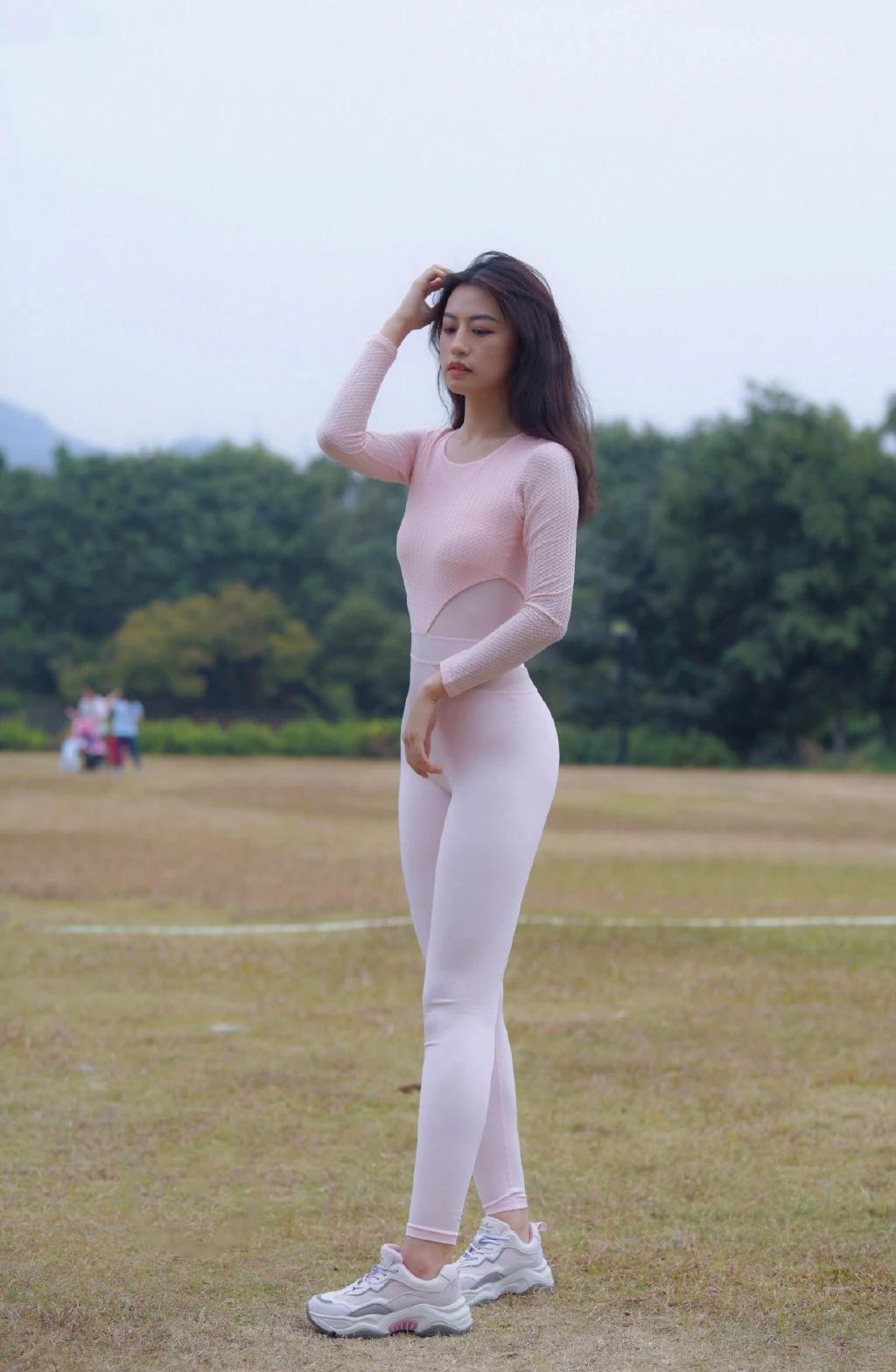 图片[1]-柔情似水的瑜伽裤姑娘 J1429 291P1V-14.6GB-小李街拍