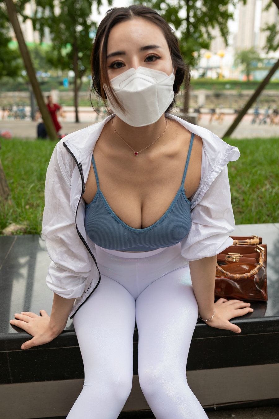 图片[1]-白色瑜伽裤女孩很漂亮 J1518 856P4V-30.0GB-小李街拍