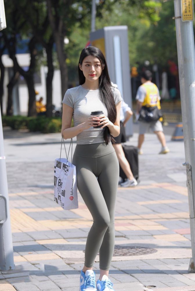 在外面逛街的瑜伽裤女孩J2240 449P1V-16.7GB-小李街拍