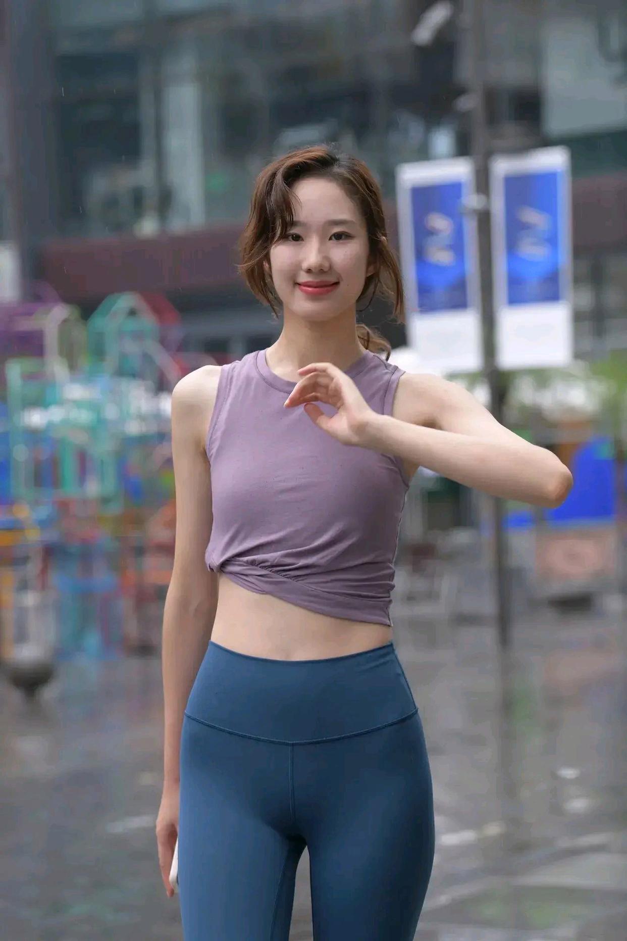 图片[2]-像刘亦菲的蓝色瑜伽裤姑娘J2234 552P1V-20.5GB-小李街拍