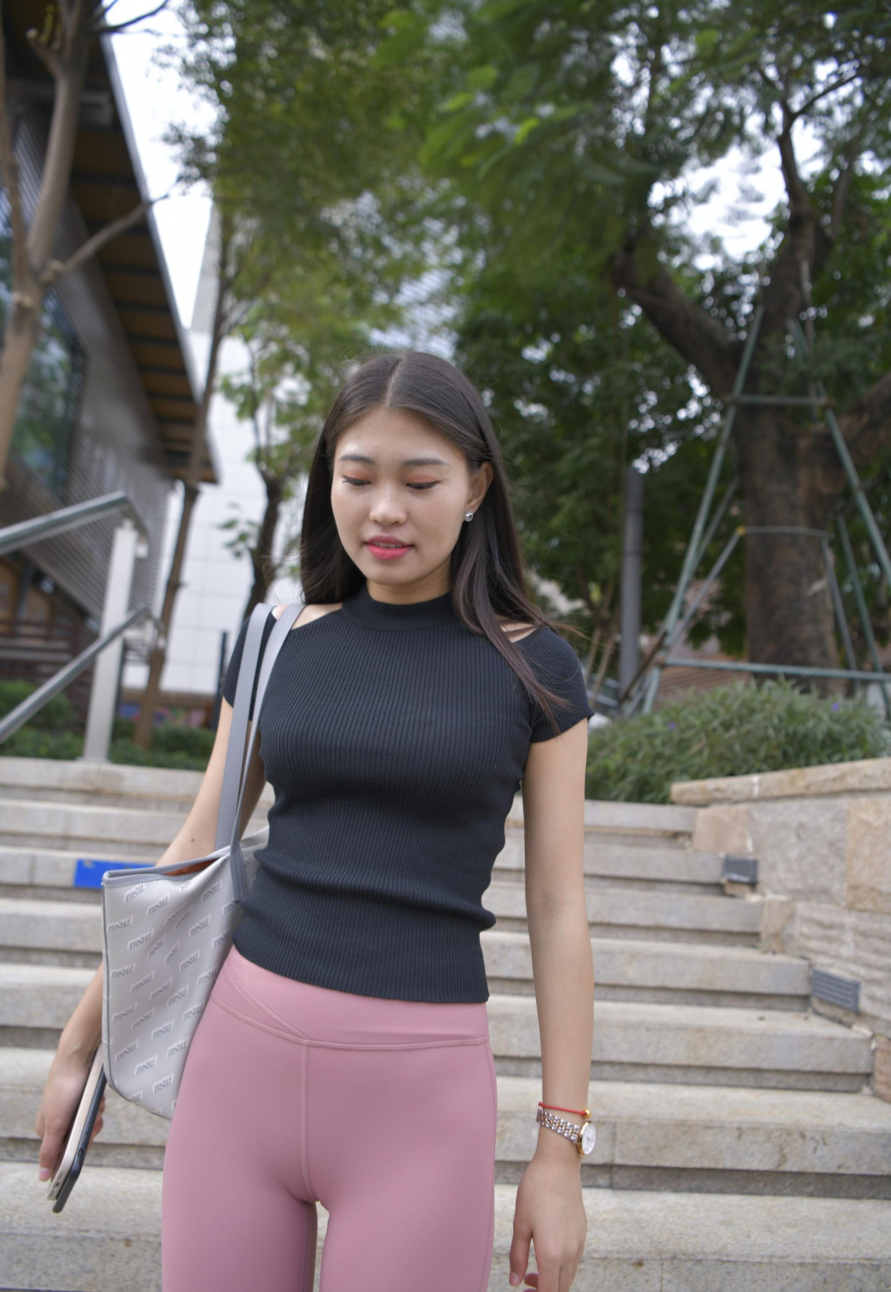 图片[2]-走在街头的瑜伽裤小女人 J1530 213P1V-9.18GB-小李街拍