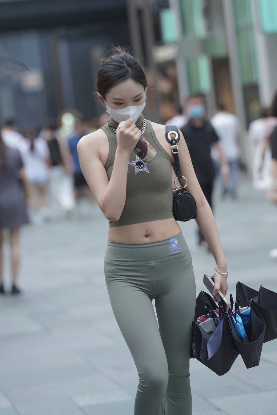 图片[1]-戴口罩的瑜伽裤小女人J3557 133P-1.43GB-小李街拍