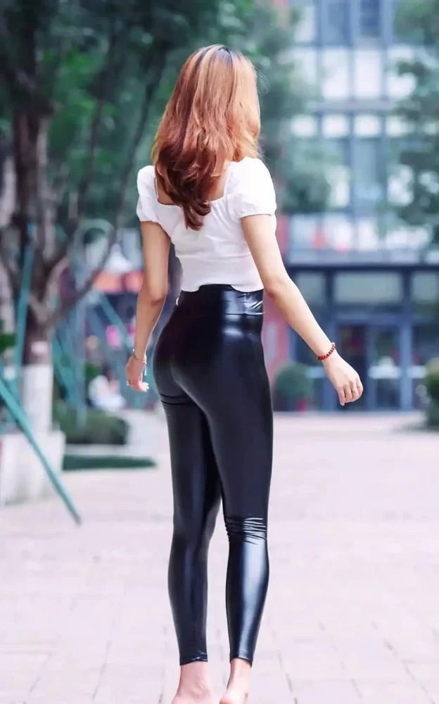 图片[4]-紧身皮裤时尚女人 J1940 605P1V-23.8GB-小李街拍