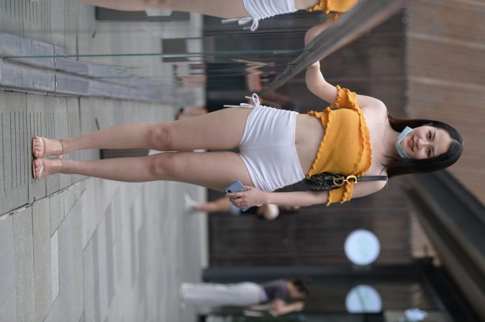 高腰白色短裤的漂亮女孩【767P】00065-小李街拍