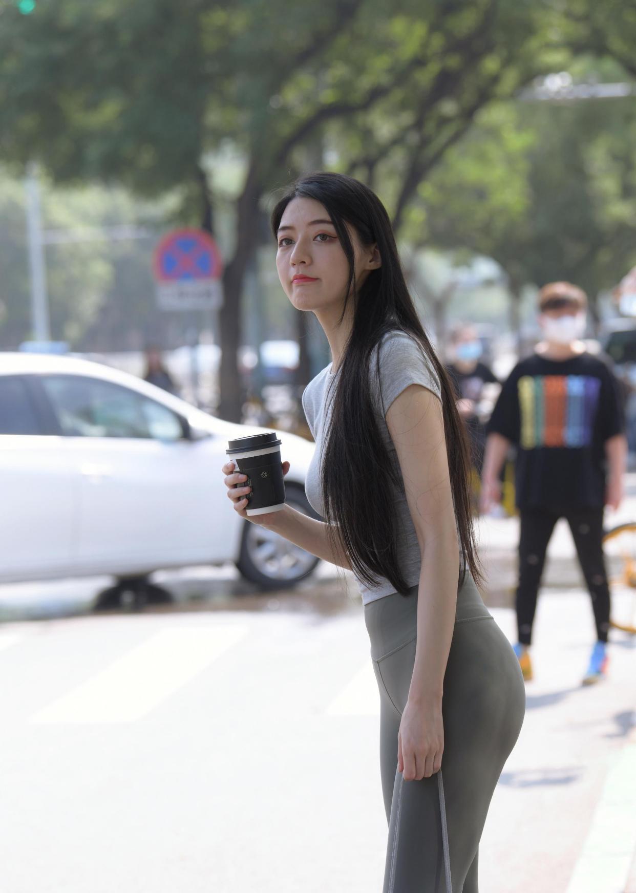 图片[3]-在外面逛街的瑜伽裤女孩J2240 449P1V-16.7GB-小李街拍