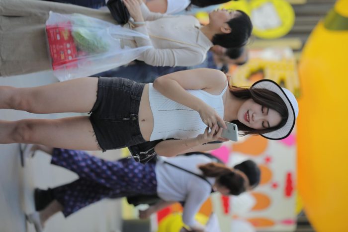 非常时尚阳光的牛仔热裤女孩【808P】00064-小李街拍