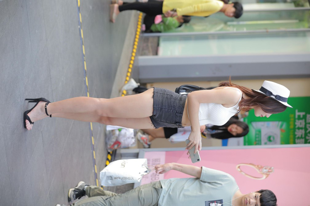 图片[3]-非常时尚阳光的牛仔热裤女孩【808P】00064-小李街拍