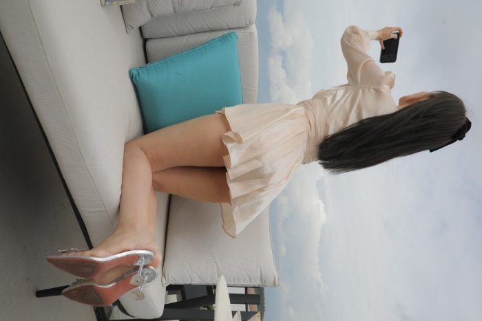 戴黑色蝴蝶结的长发女孩【369P】00027-小李街拍