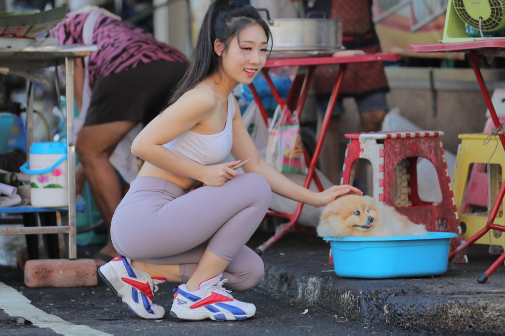 图片[3]-逛商场买东西的瑜伽裤老师【666P】00012-小李街拍