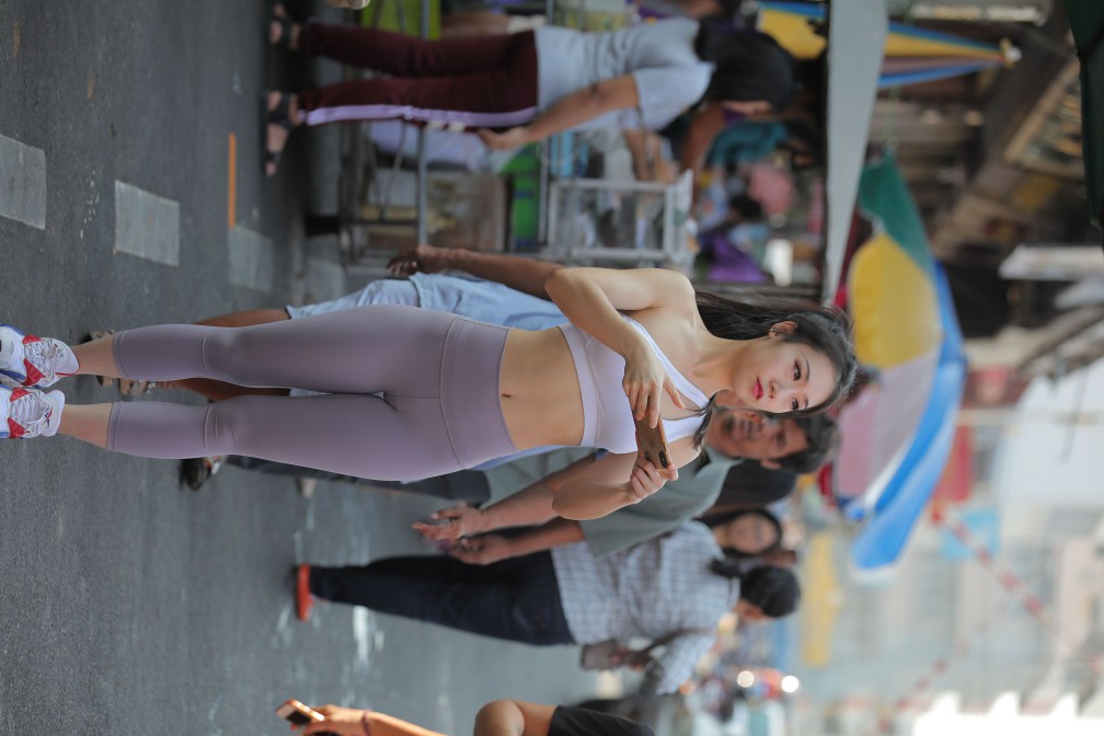 图片[4]-逛街的马尾辫瑜伽老师【556P】00016-小李街拍