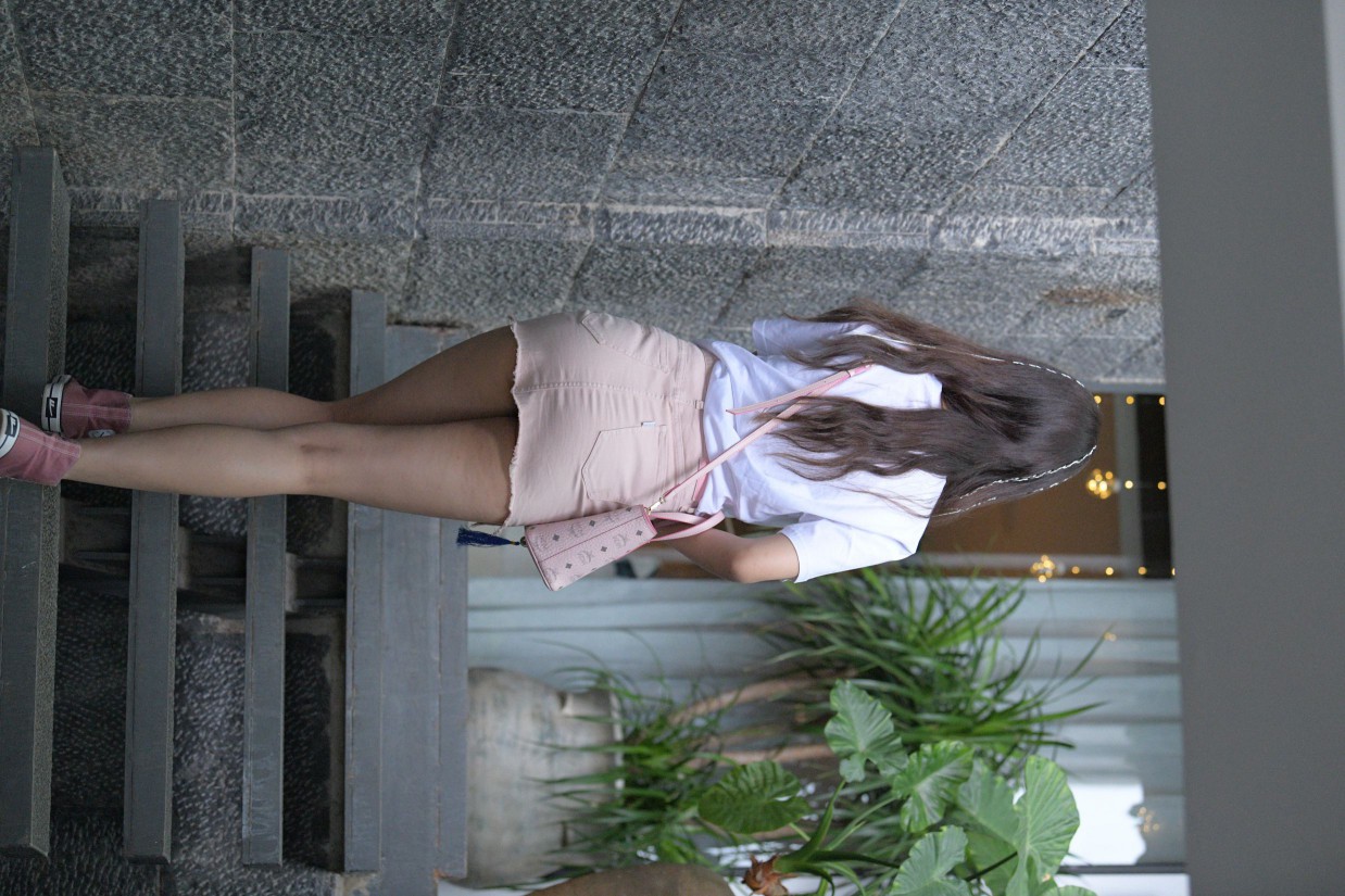 图片[2]-非常清纯甜美的短裙姑娘在逛街【458P】00052-小李街拍