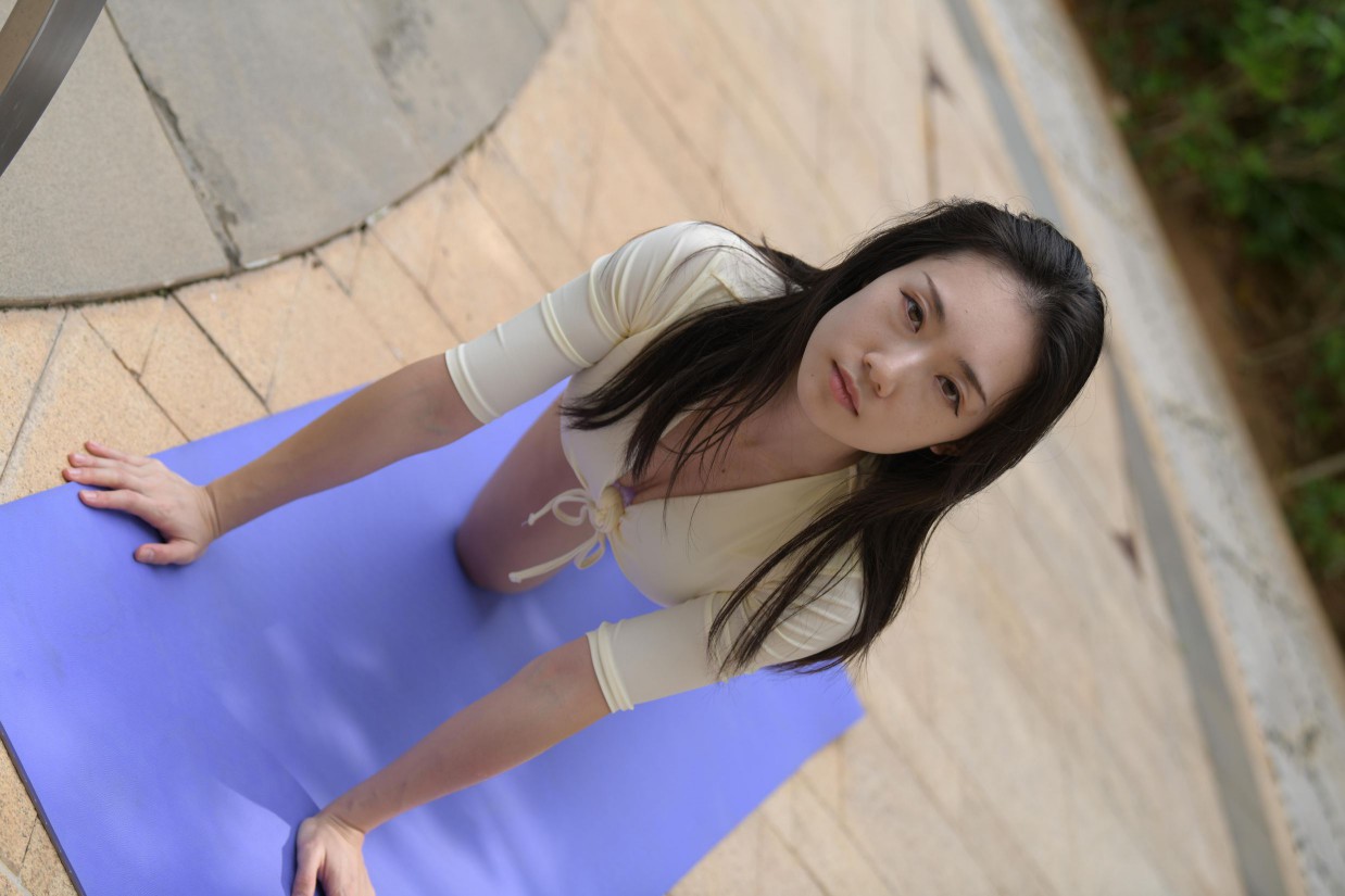 图片[3]-游泳池旁边的比基尼女生【327P】00042-小李街拍