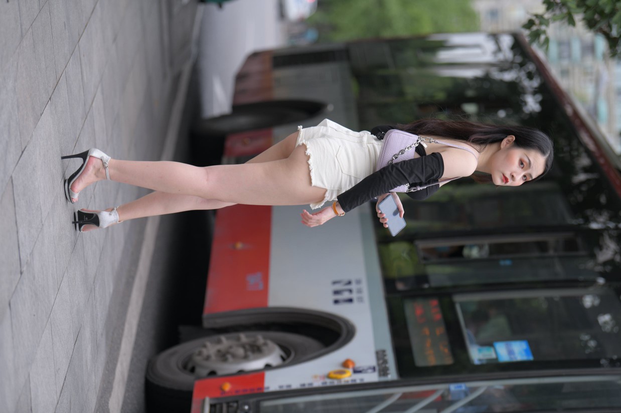 图片[3]-长发飘飘的白色热裤美丽女孩【49P】00029-小李街拍