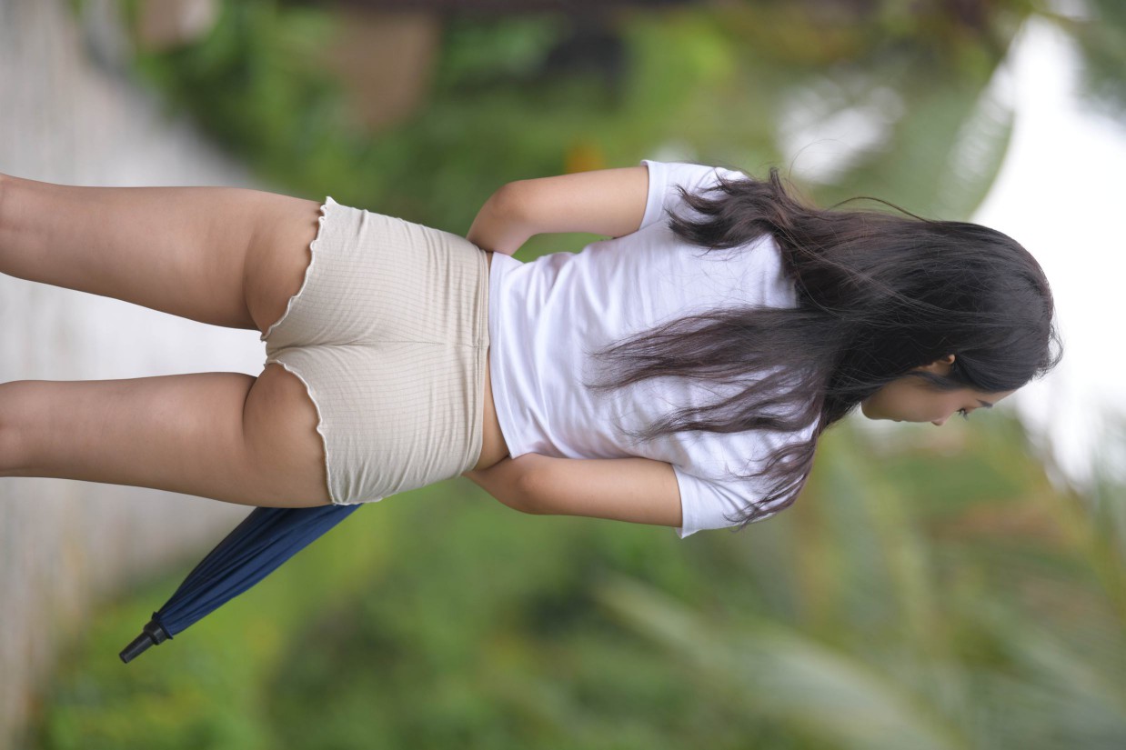 图片[4]-在郊外的长发热裤姑娘【388P】00022-小李街拍