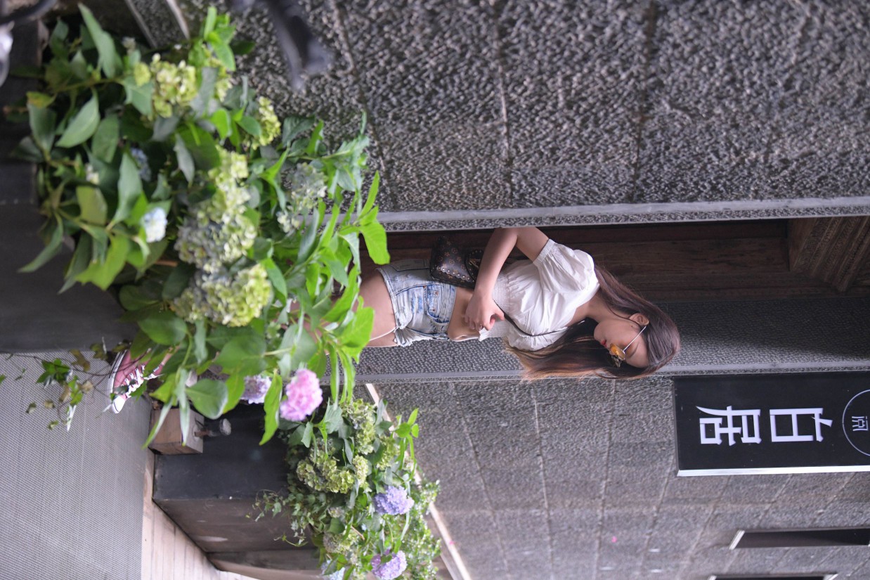 图片[3]-戴太阳镜的牛仔短裤紧身牛仔MM【167P】00021-小李街拍