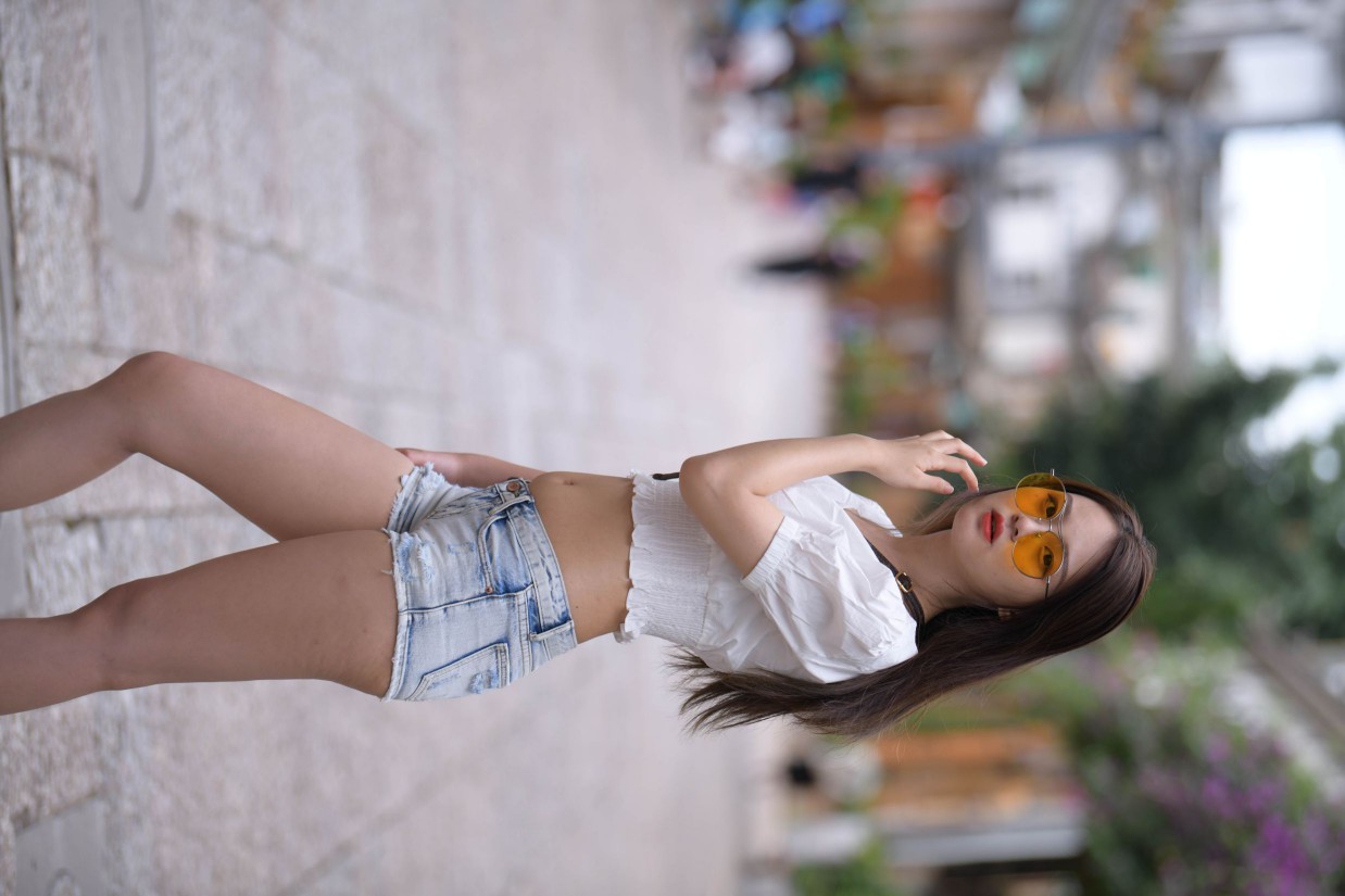 图片[4]-戴太阳镜的牛仔短裤紧身牛仔MM【167P】00021-小李街拍