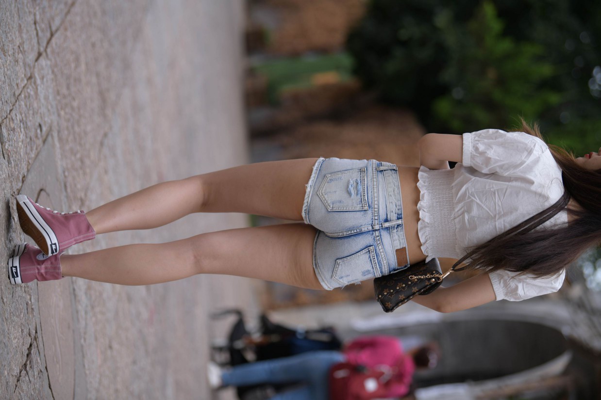 图片[6]-戴太阳镜的牛仔短裤紧身牛仔MM【167P】00021-小李街拍