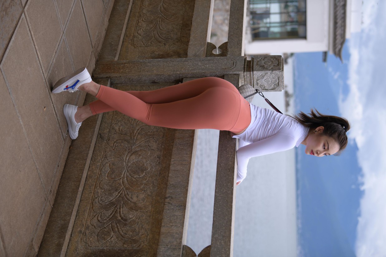 图片[5]-橙色瑜伽裤的高马尾姑娘【615P】00051-小李街拍