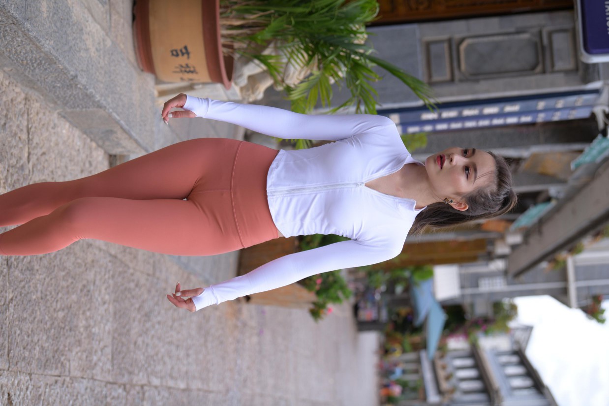 图片[8]-橙色瑜伽裤的高马尾姑娘【615P】00051-小李街拍