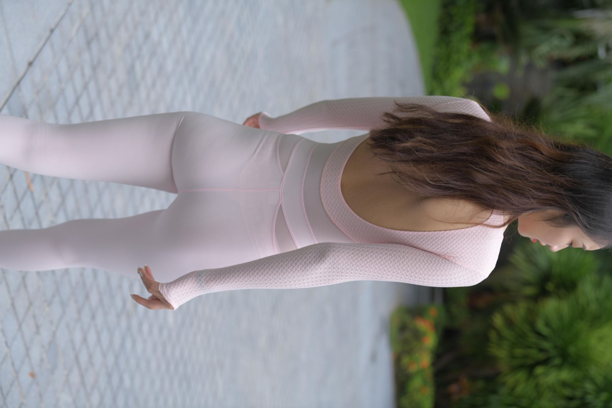 图片[4]-很漂亮眼睛也很大的白色瑜伽裤女孩【249P】00063-小李街拍