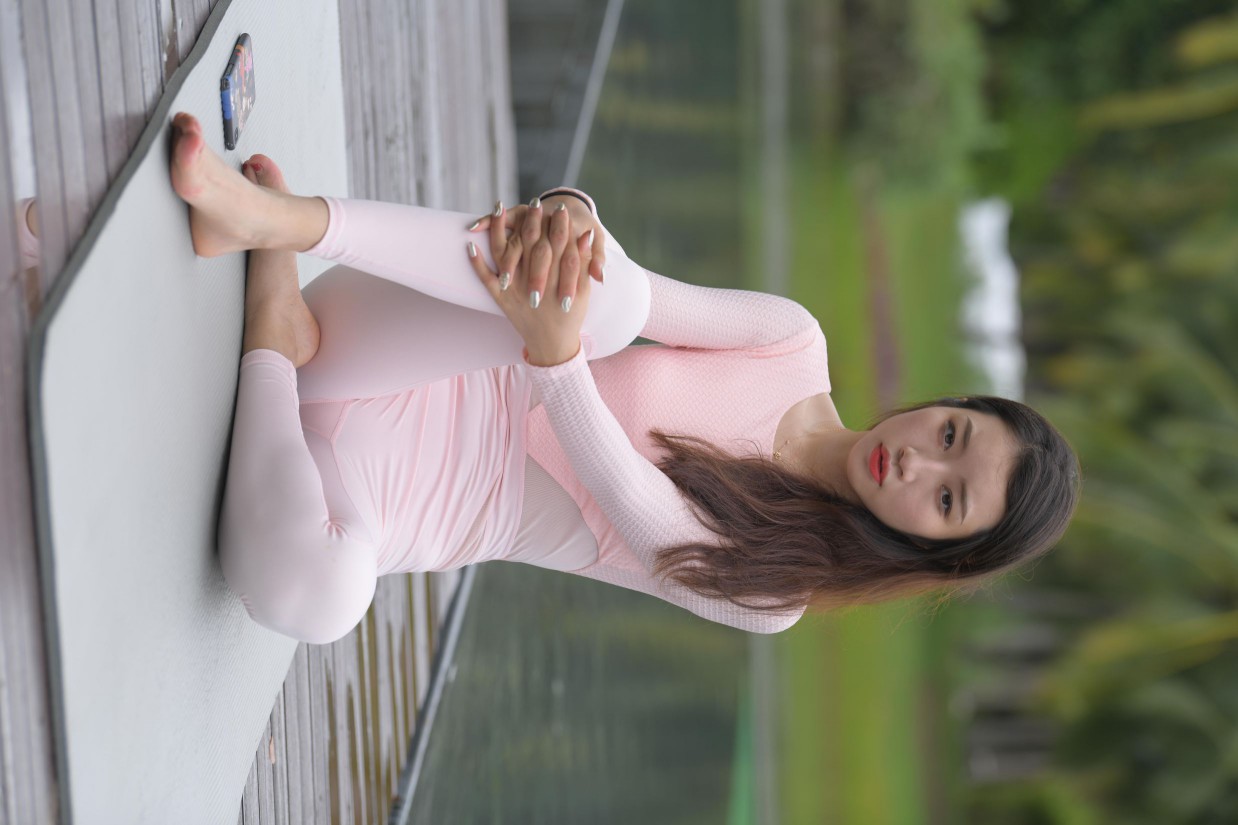 图片[7]-很漂亮眼睛也很大的白色瑜伽裤女孩【249P】00063-小李街拍