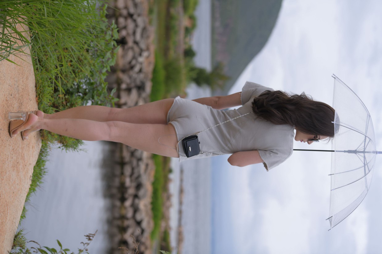 图片[6]-在海边开跑车的连衣短裤女孩【390P】00030-小李街拍