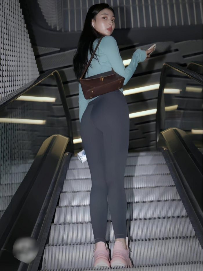 晚上逛商场的瑜伽裤漂亮女孩J2244 225P2V-15.1GB-小李街拍