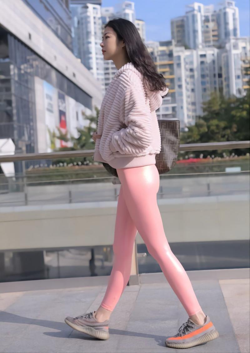 图片[2]-粉红色紧身裤的女孩 J1482 365P2V-18.1GB-小李街拍