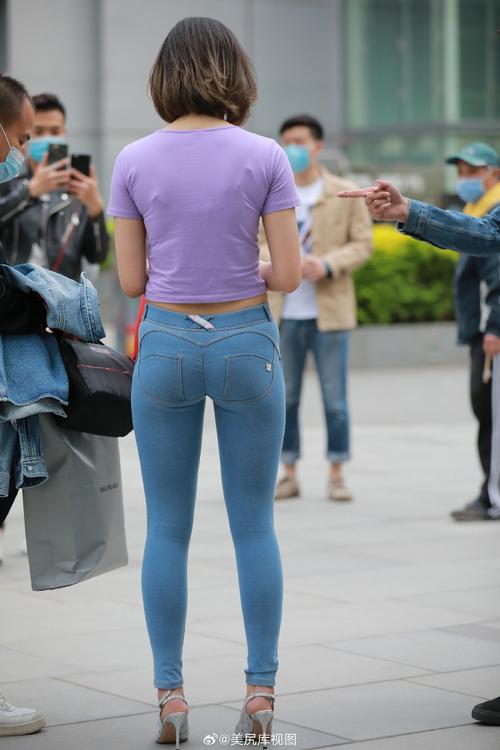 图片[4]-爱笑的短发紧身牛仔裤姑娘J1911 114P12V-7.29GB-小李街拍
