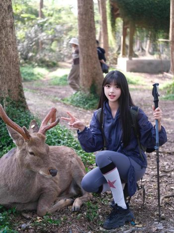 图片[5]-爱爬山的瑜伽裤MM，太甜美了！~-小李街拍