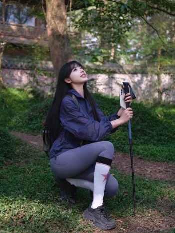 图片[3]-爱爬山的瑜伽裤MM，太甜美了！~-小李街拍