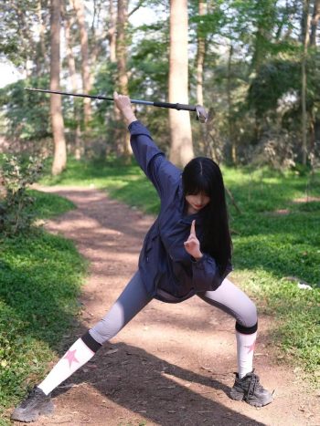 图片[2]-爱爬山的瑜伽裤MM，太甜美了！~-小李街拍