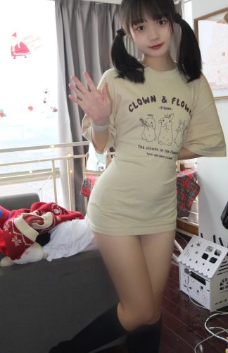 图片[9]-网格丝袜的清纯双马尾小姑娘-小李街拍